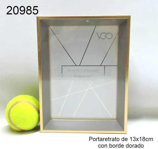 Imagen de PORTARETRATO 13X18 CON BORDE DORADO 1.25